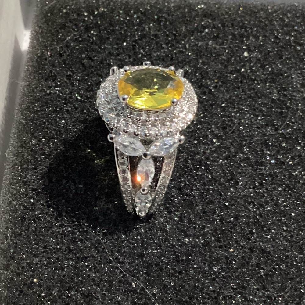 💍Lux Canary Yellow &White Cz Diamond Halo Cocktail Ring